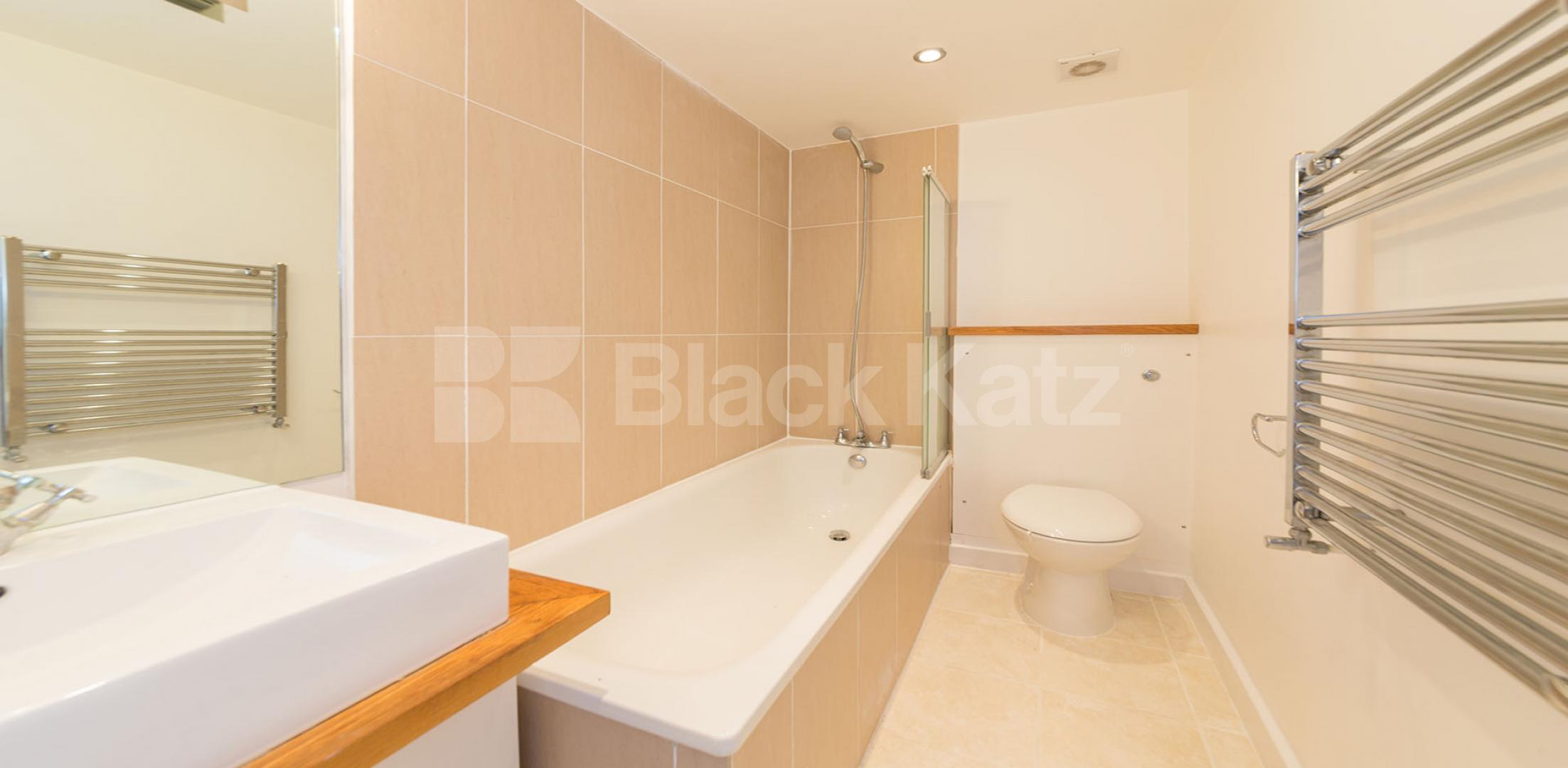 			2 Bedroom, 1 bath, 1 reception Flat			 Chapel Market, N1, ANGEL-ISLINGTON